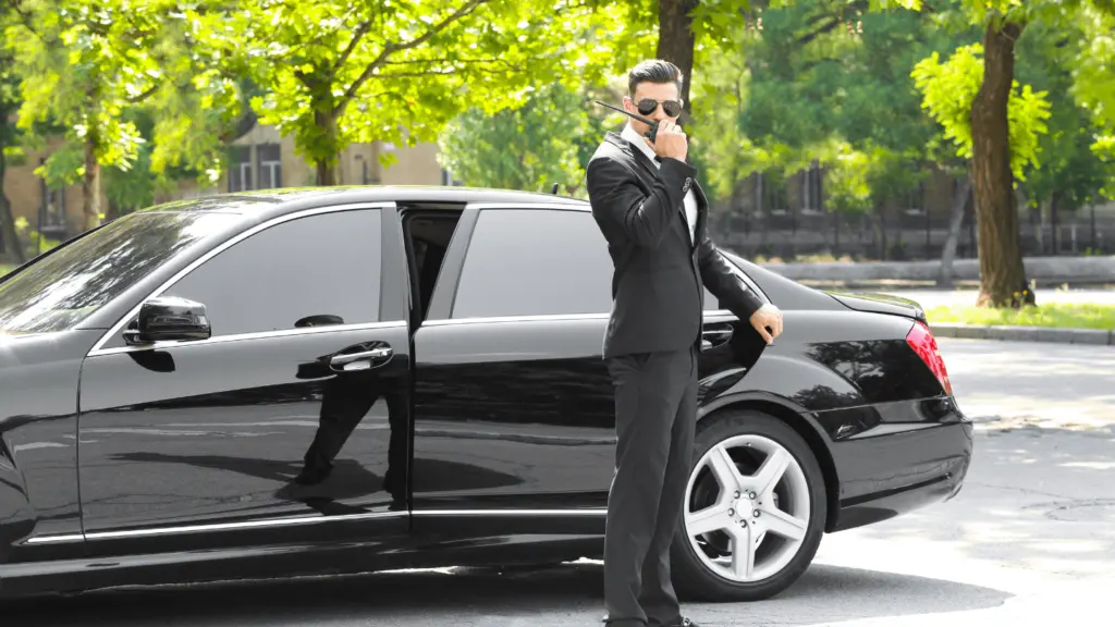 close-protection-officers-vs-security-guards.webp